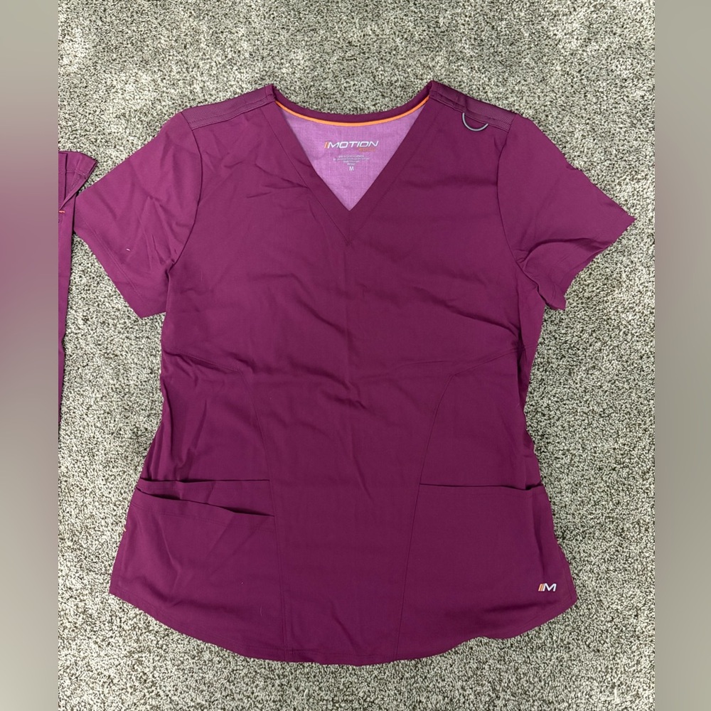 Maroon Barco Motion Scrub top size Medium